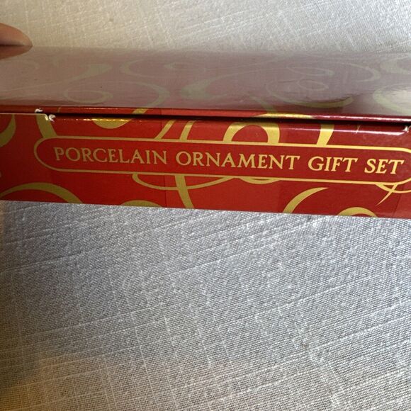 Avon Exclusive 2001 Set of 3 Bisque Porcelain Ornaments/24K Gold Accent - Picture 9 of 10